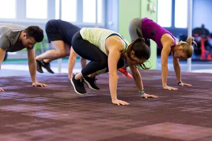 O grupo realiza exercícios Berpie